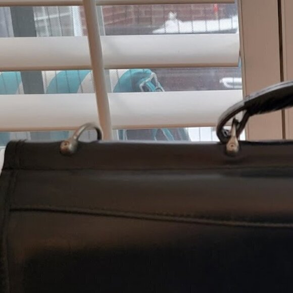 McKlein Flournoy Laptop Briefcase - Full Grain Cowhide Leather - Picture 4 of 9